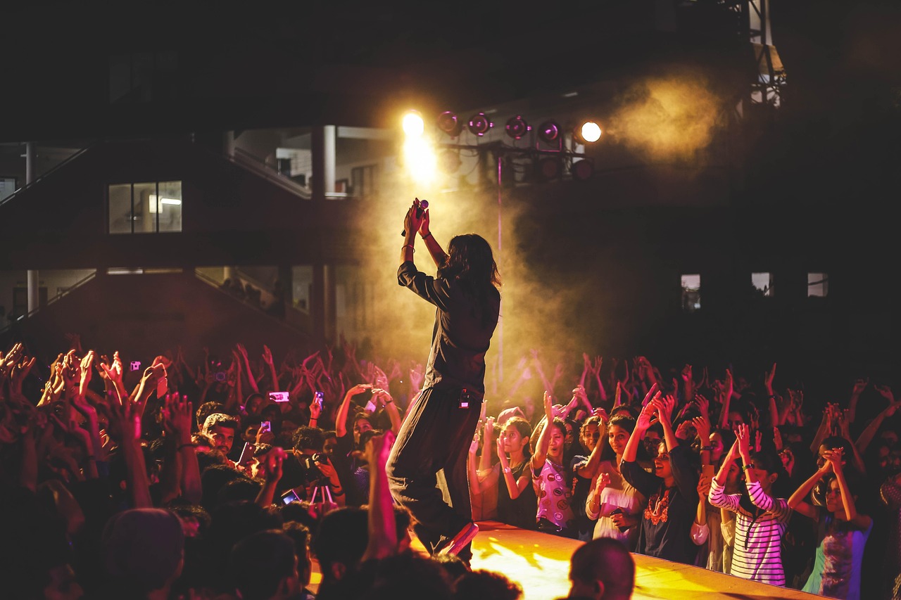 Artist, audience, band — Feel the Casino Excitement: Games That Keep You on The Edge of Your Seat