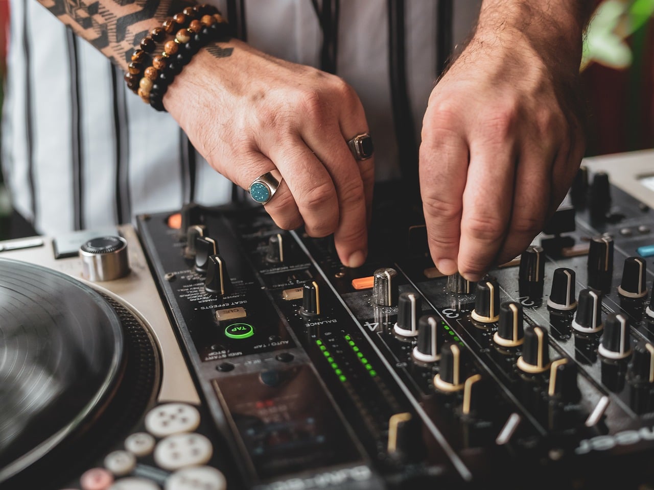 Dj, pioneer, rings — Reasons To Play The Online Baccarat